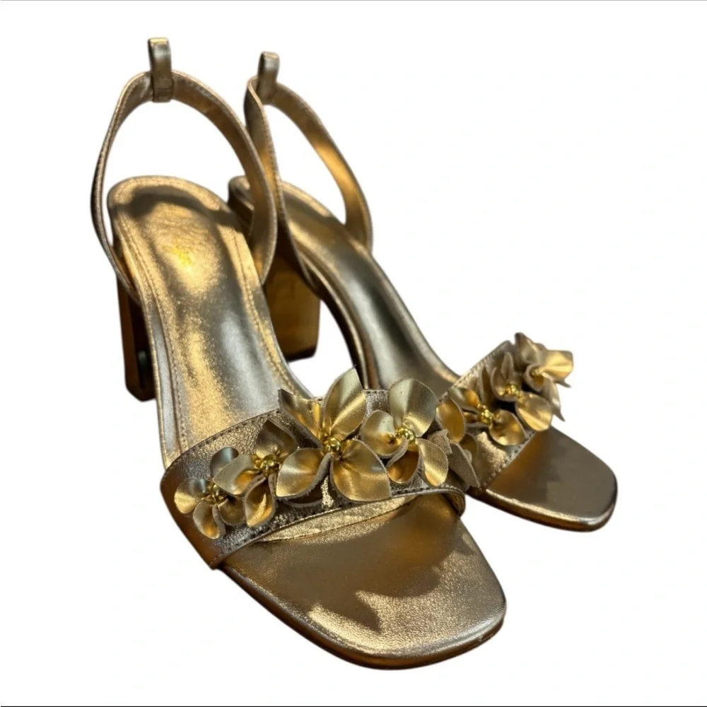 Lilly Pulitzer Elegant Gold Metallic Block Heel with Bow Embellishment Size 6